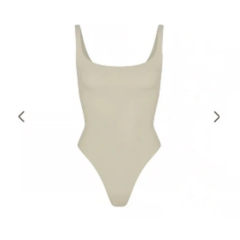 SKIMS Square Neck Bodysuit Talc